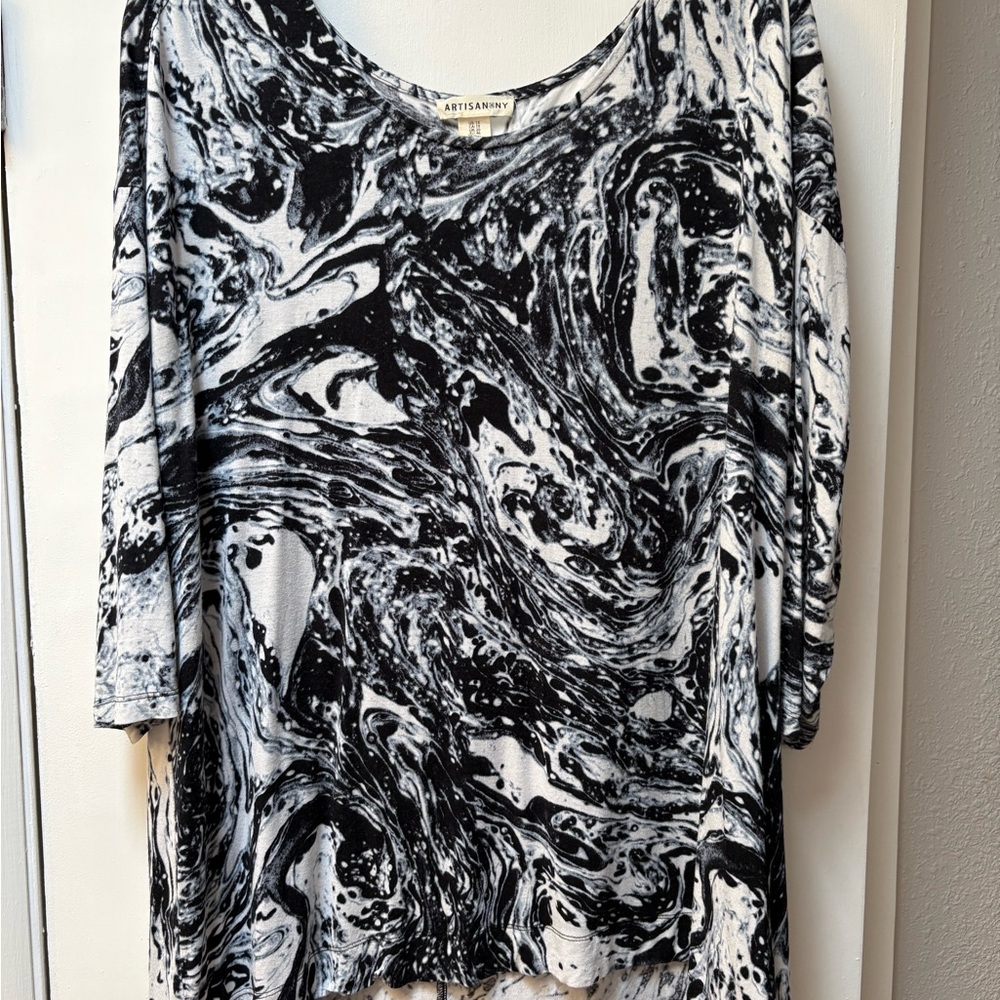 Artisan NY Navy and White 3/4 Sleeve Boxy Blouse